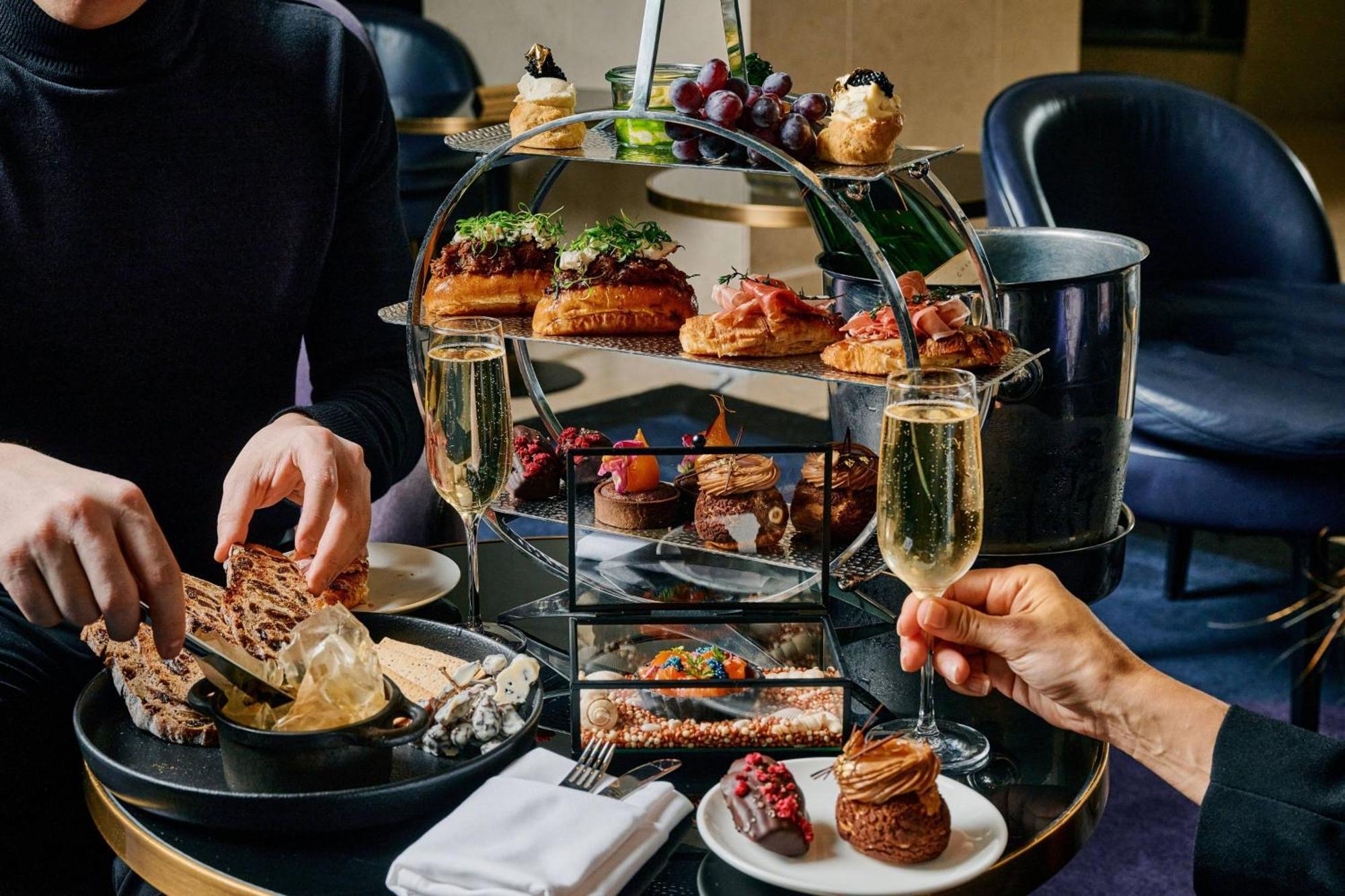 Hotel The Westin Melbourne Zewnętrze zdjęcie Afternoon tea at the Mandarin Oriental, London