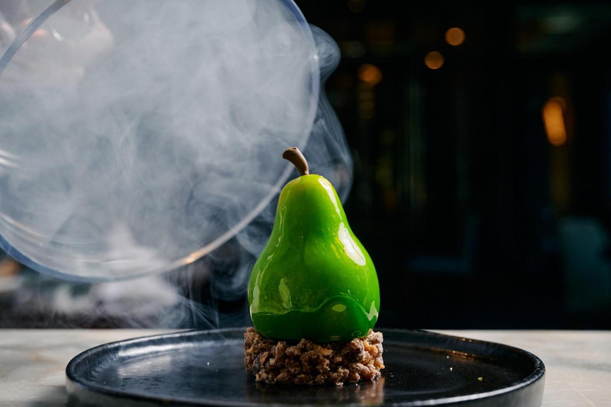 Hotel The Westin Melbourne Zewnętrze zdjęcie A pear dessert
